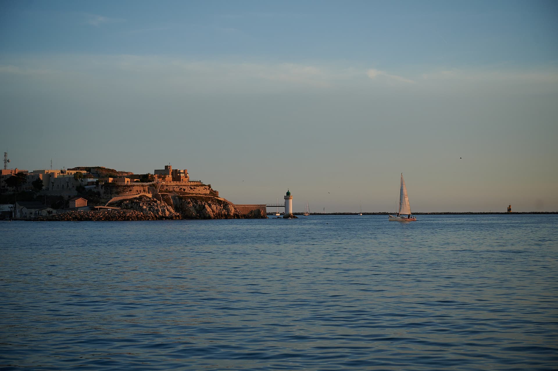 Vue côtière emblématique de la Collection Signature Reflet Maritime