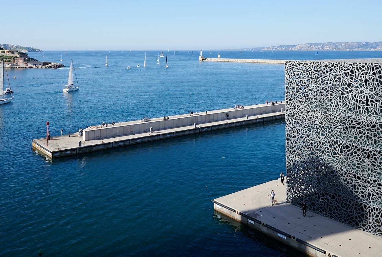 Le MuCEM et la mer à Marseille